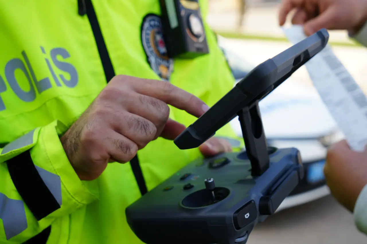 Ehliyetsiz sürücü Drone’dan kaçamadı, ceza makbuzuyla hatıra fotoğrafı çektirdi! 8