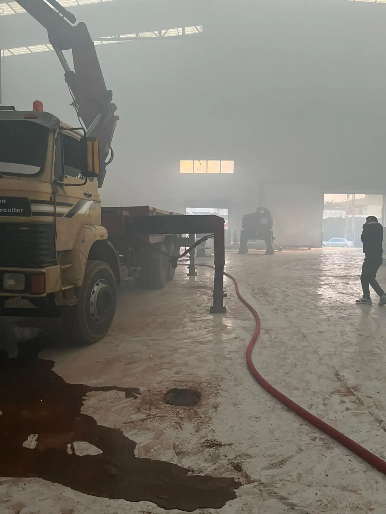 Hatay’da fabrika saniyeler içinde alevlere teslim oldu! 1