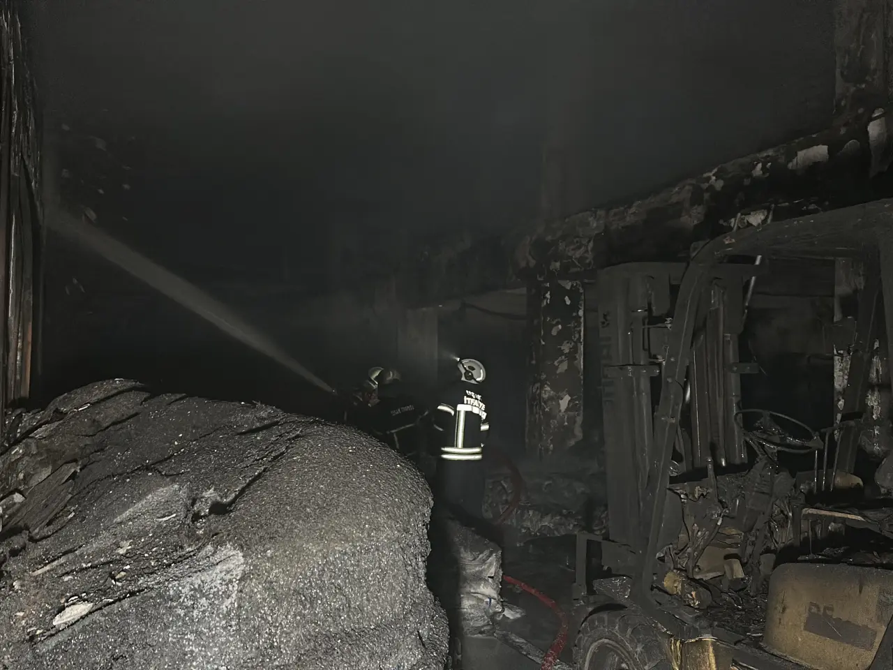 Uşak’ta yangın alarmı! Alevler tüm fabrikayı sardı 2