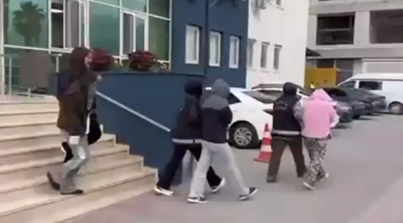 Günübirlik kiralık evlerde fuhuş baskını: 6 şüpheli gözaltına alındı 1