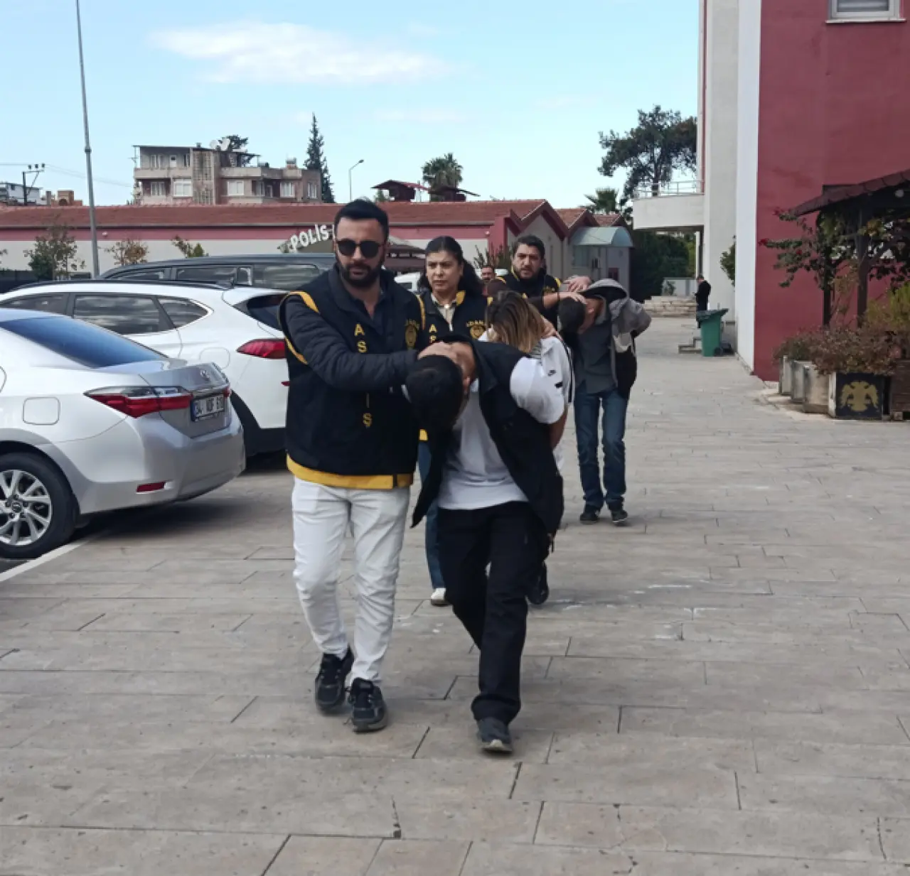 Adana'da korkunç cinayet! Sevgilisi eski aşkını öldürdü, balkondan atlayarak kaçtı 8