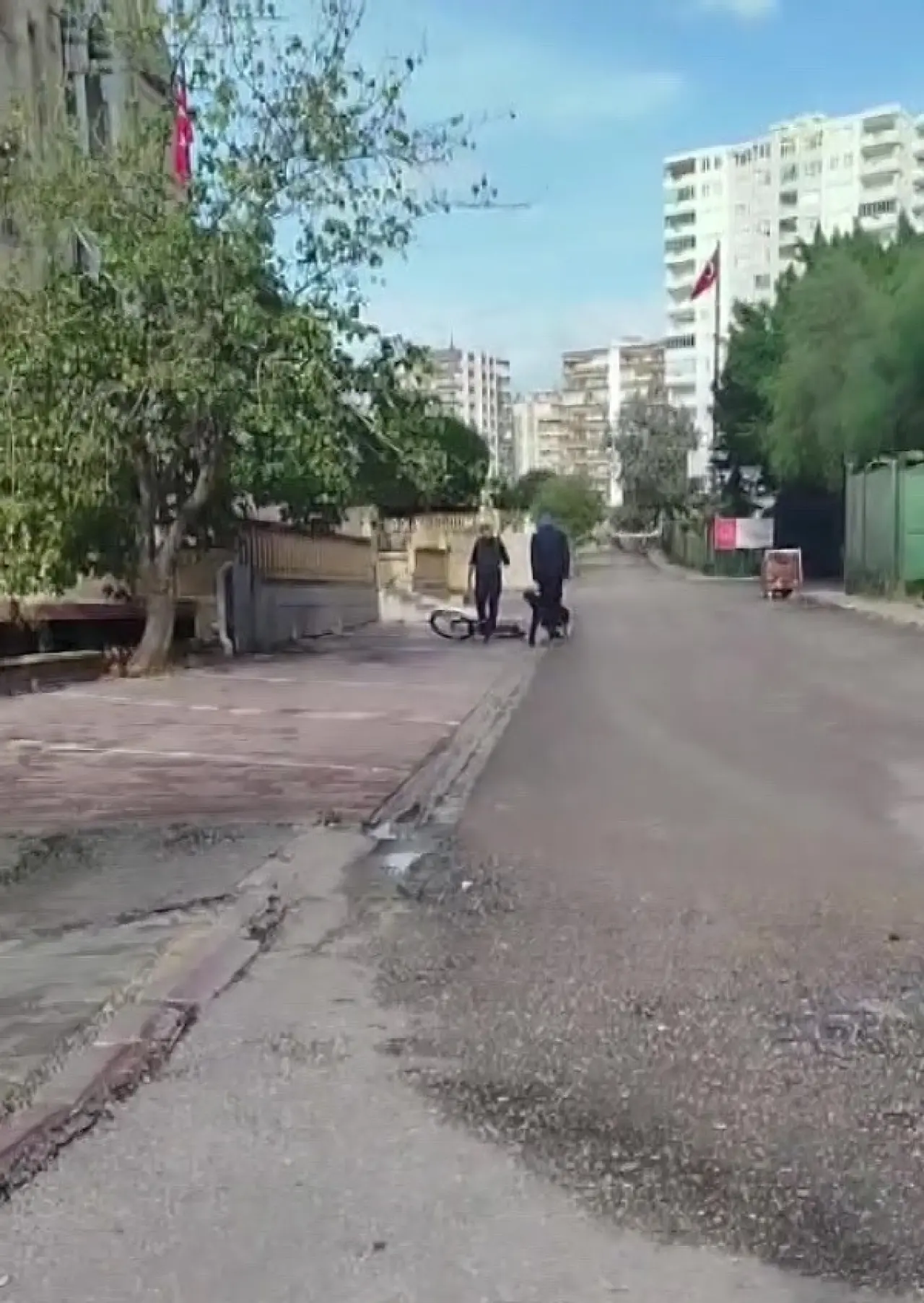 Adana'da bisikletli çocuğa saldırı! 'Kendisi düştü' savunması şoke etti 3