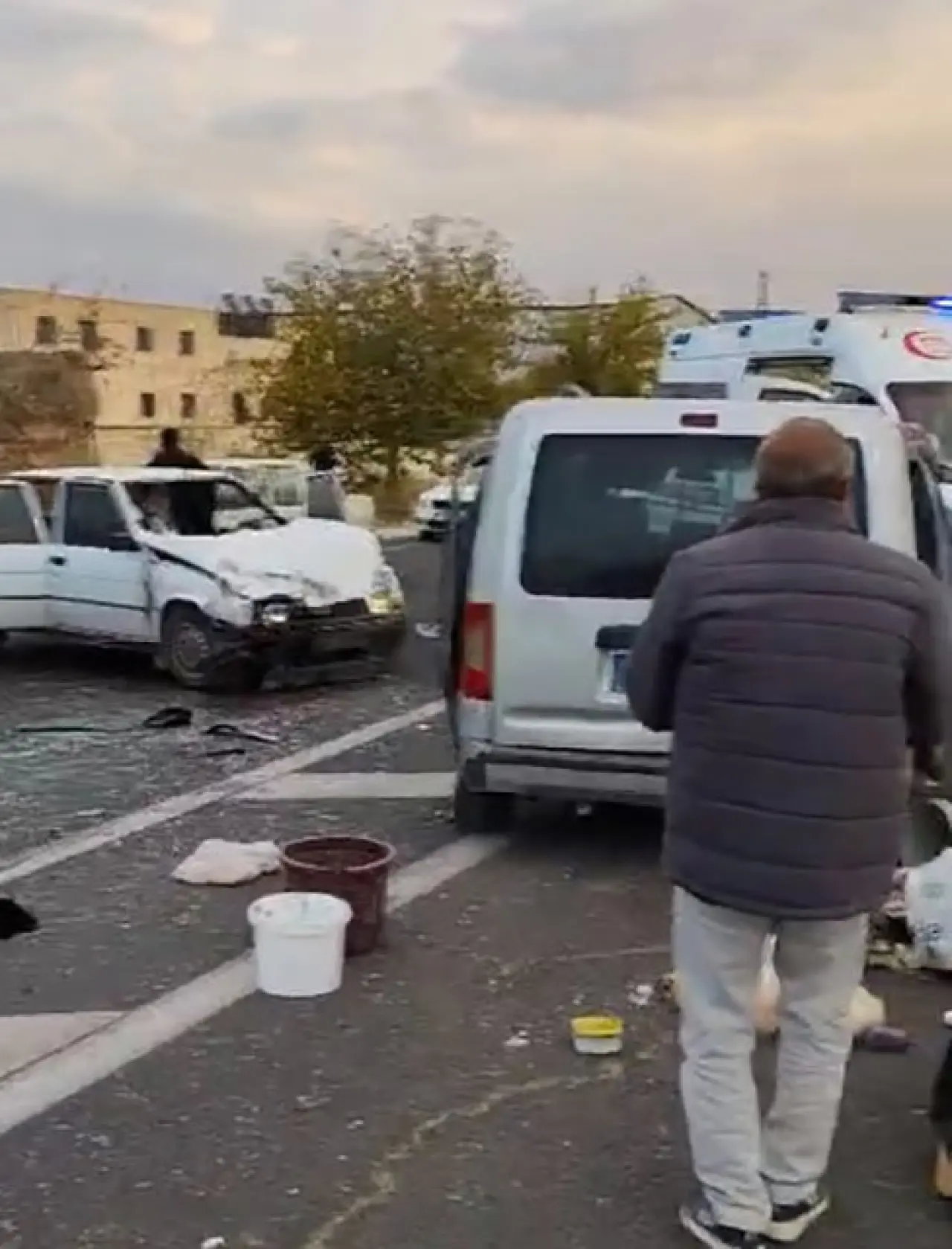 Sanayi bölgesi çıkışında şiddetli çarpışma! 11 kişi yaralandı 2