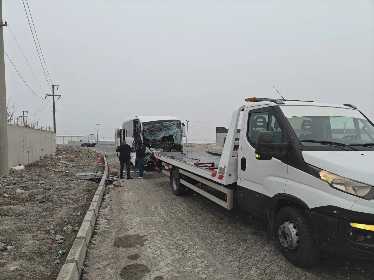 Kayseri İncesu’da işçi servisi tır dorsesine çarptı! 22 yaralı 1