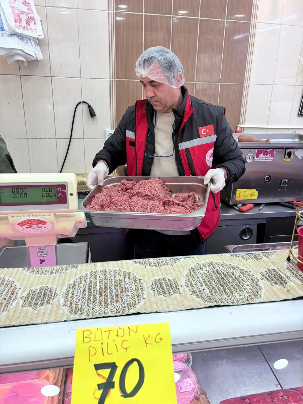 Halk sağlığıyla oynayan işletmede 25 kilo bozuk kıyma bulundu! 2