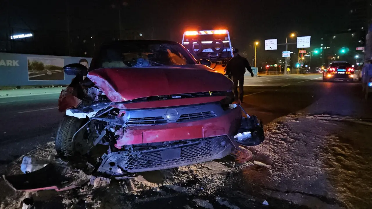 Kağıthane’de gece yarısı dehşeti! Makas atan sürücü park halindeki tıra çarptı 3