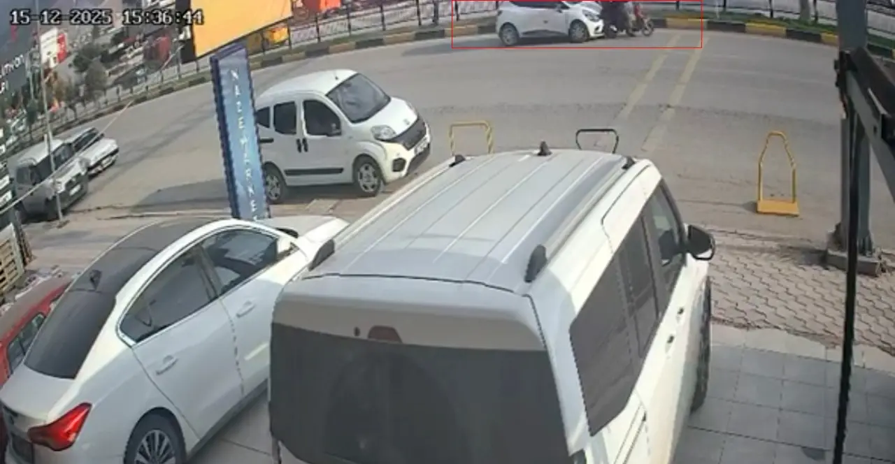 Hatay'da otomobil ve motosiklet çarpıştı! 2 kişi metrelerce savruldu 2