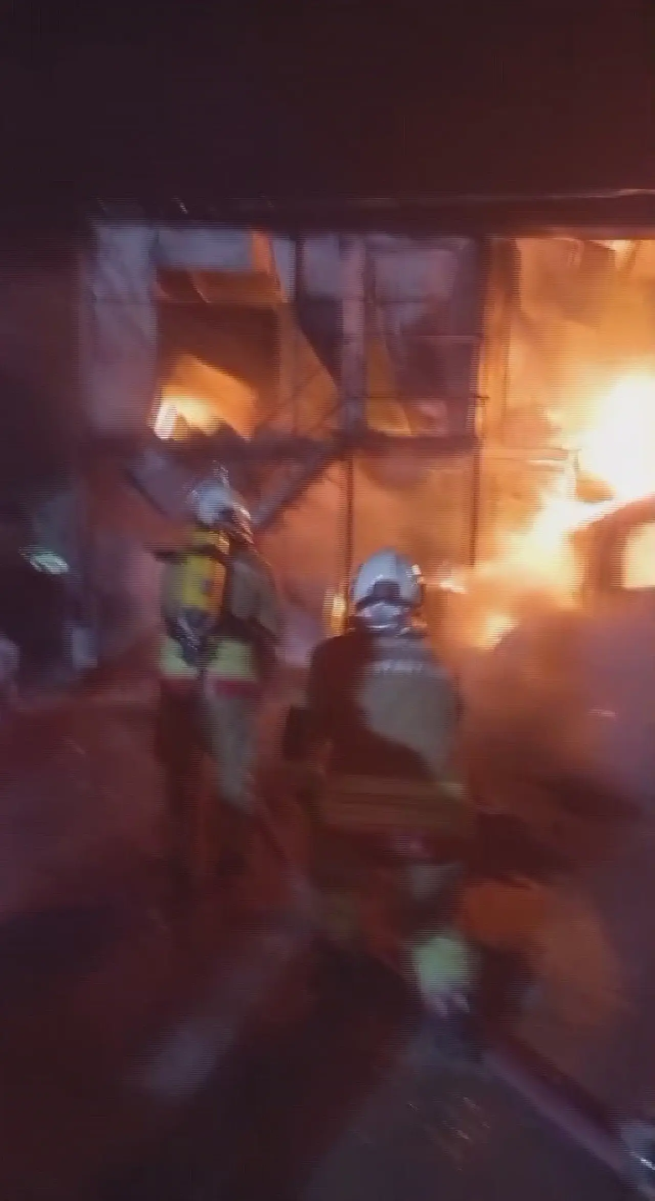 Hatay’da korku dolu anlar! Konteyner yatakhaneyi alevler sardı 2