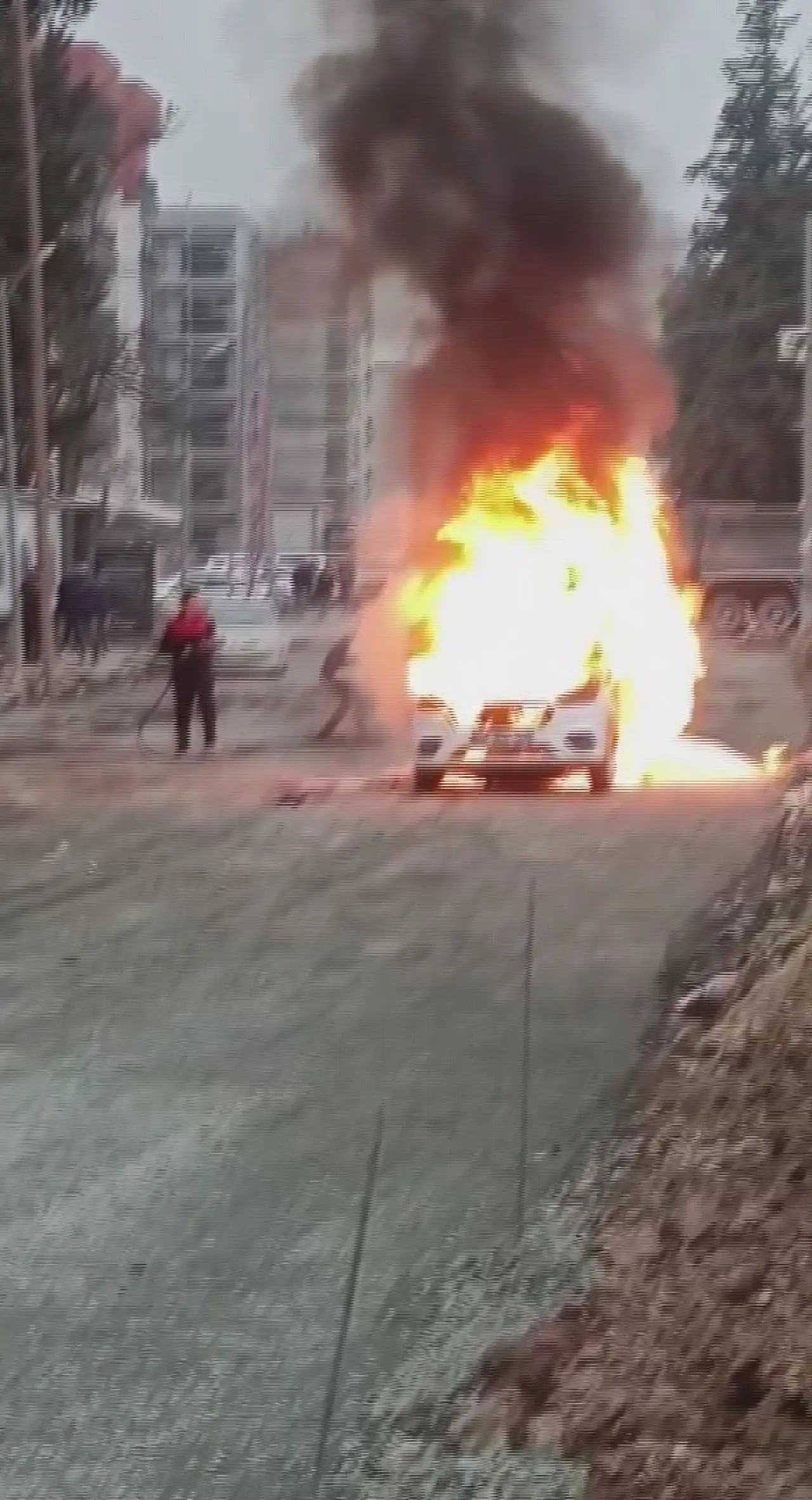 Hatay’da şantiye faciası! Doğalgaz sızıntısı aracı yaktı 3