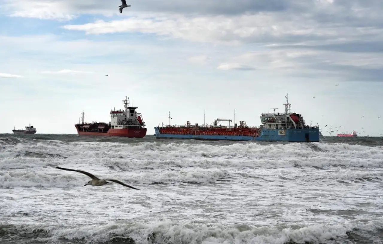 Denizde saatler süren mücadele! Azerbaycan bandıralı tanker kurtarıldı 3