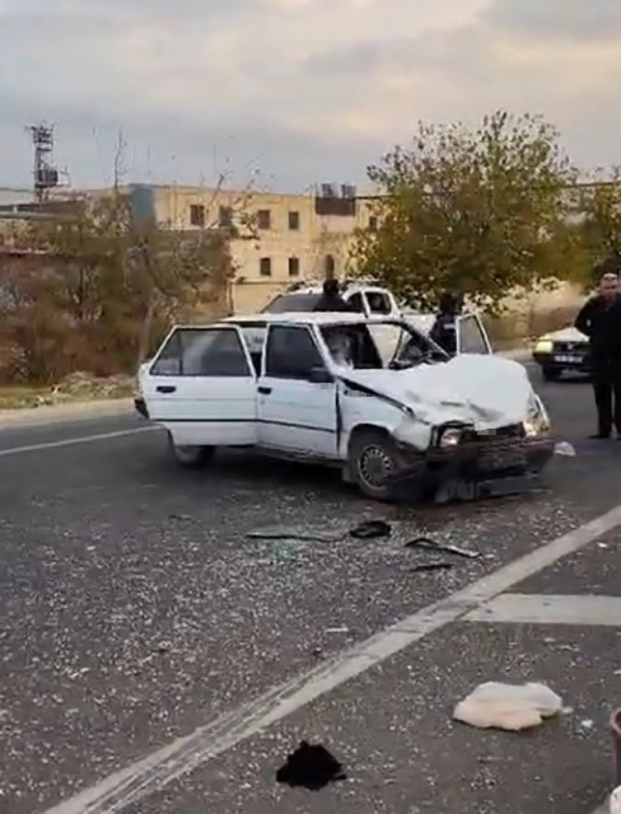 Sanayi bölgesi çıkışında şiddetli çarpışma! 11 kişi yaralandı 3