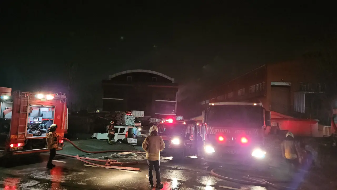 Esenyurt'ta 6 saatlik yangın kabusu! Tüpler tek tek patladı 6