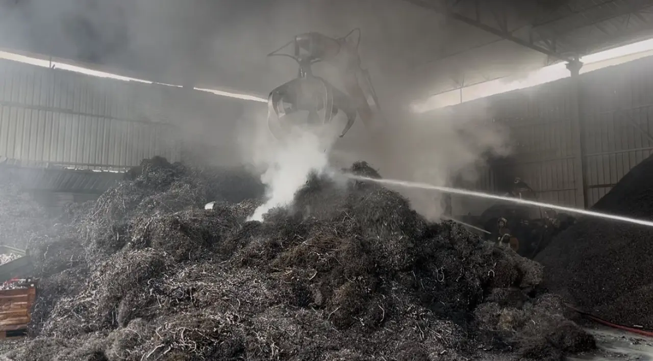 Bursa'da yangın alarmı! Elektrik panosu patladı, fabrika alev aldı 2