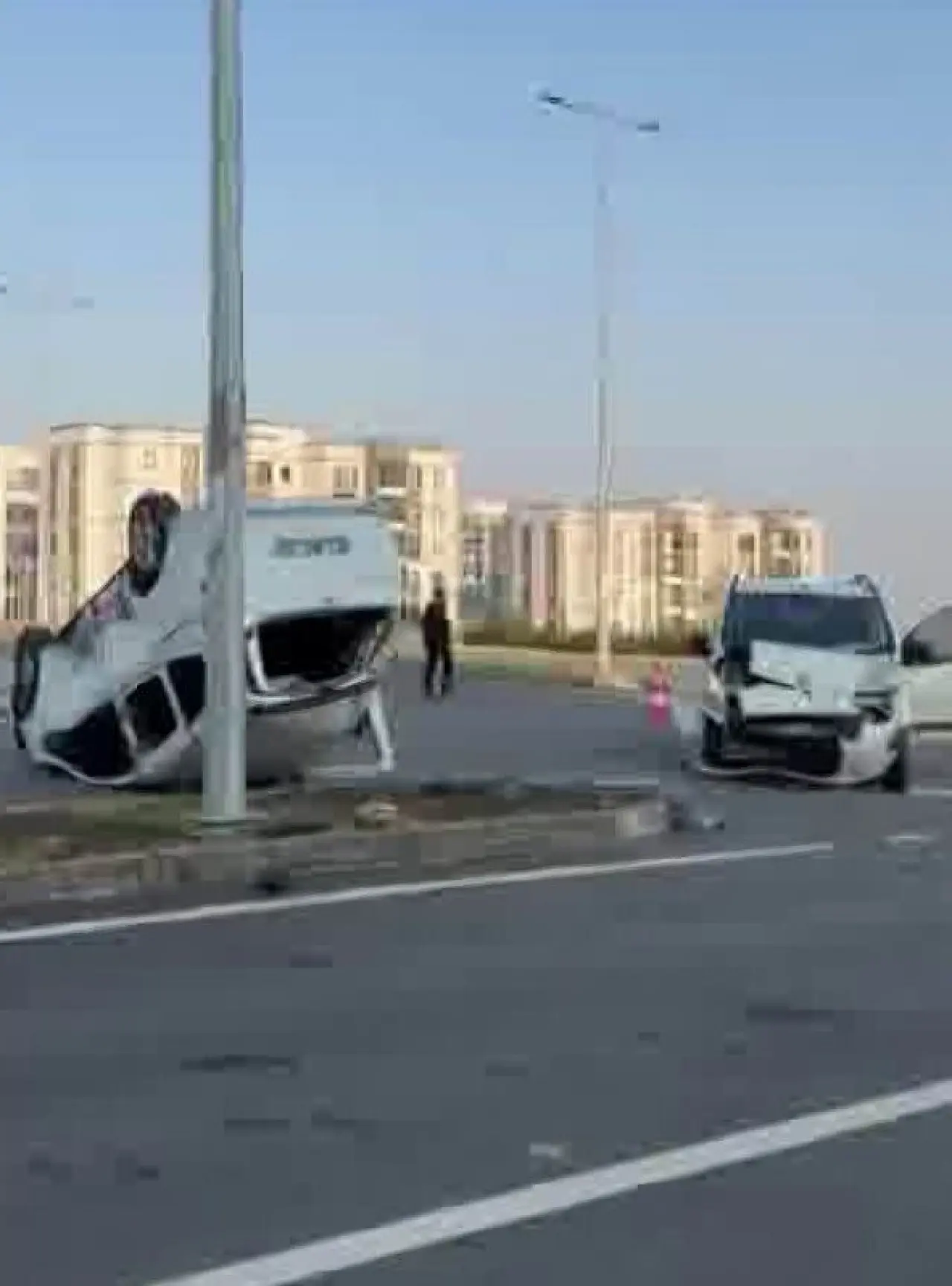 Diyarbakır’da trafik faciası! Araç ters döndü, 2 yaralı 2