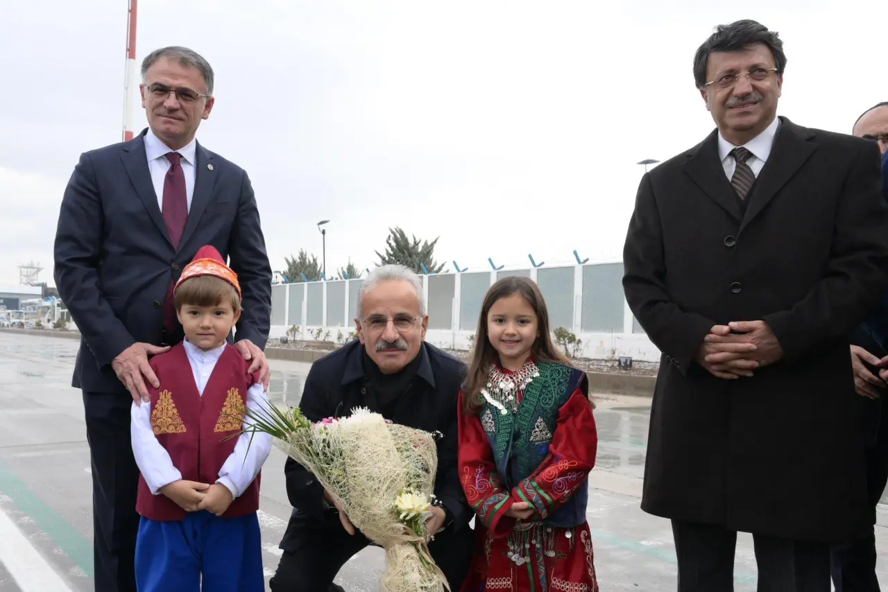 VAN ÇEVRE YOLU’NDA 28 KİLOMETRELİK BÖLÜM HİZMETE AÇILDI 3