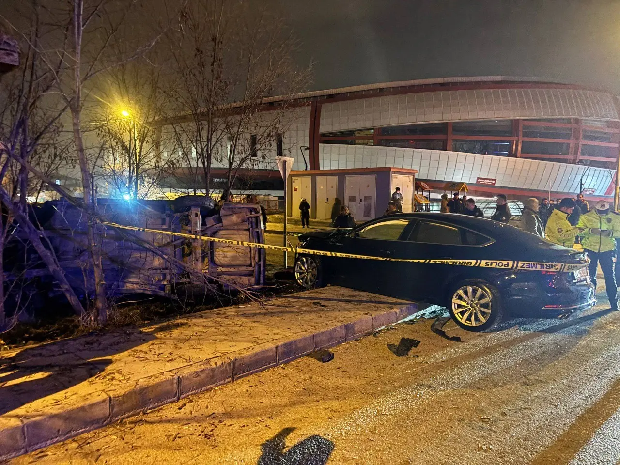 Erzincan’da feci kaza: İki otomobil çarpıştı, 5 yaralı! 4