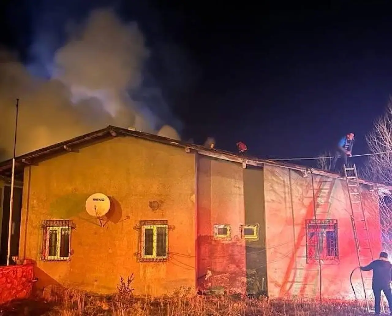 Erzincan Refahiye’de konak yangını 2