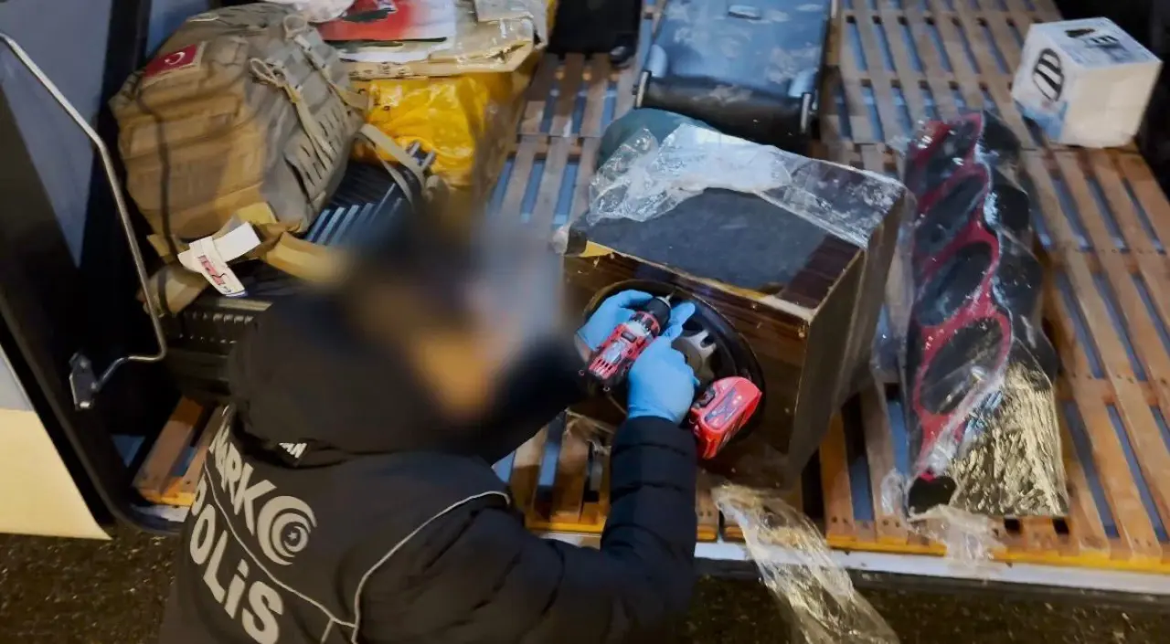 Şeytanın bile aklına gelmezdi: Ses sisteminden zehir fışkırdı! 2