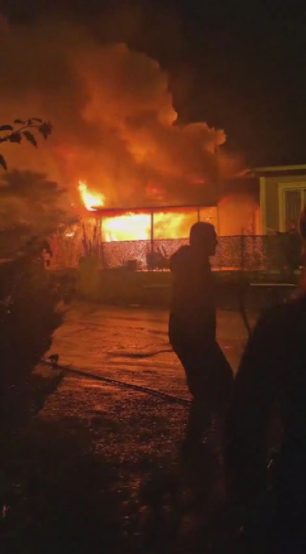 Hatay’da felaket zinciri! Enkazdan kurtuldular, yangında her şeylerini kaybettiler 1