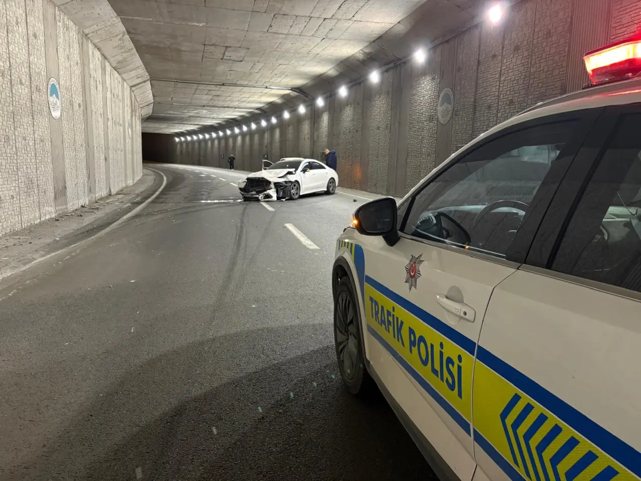 Kayseri'de alkollü sürücü dehşeti! Lüks otomobil pert 3