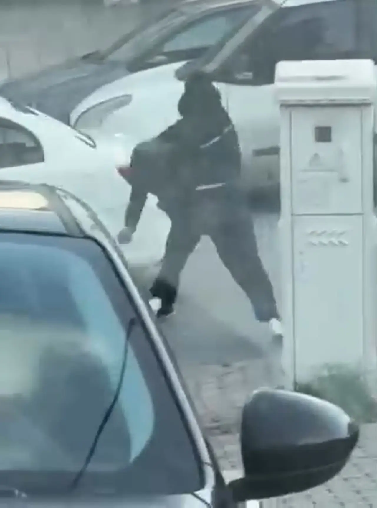 İstanbul’da pes dedirten olay! Çocuklar yumruk yumruğa kavga etti, herkes izlemekle yetindi 1