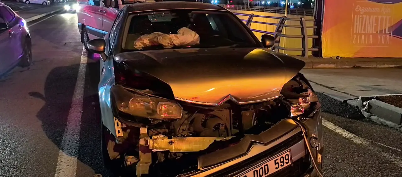 Erzurum'da zincirleme kaza! Trafik durma noktasına geldi 1