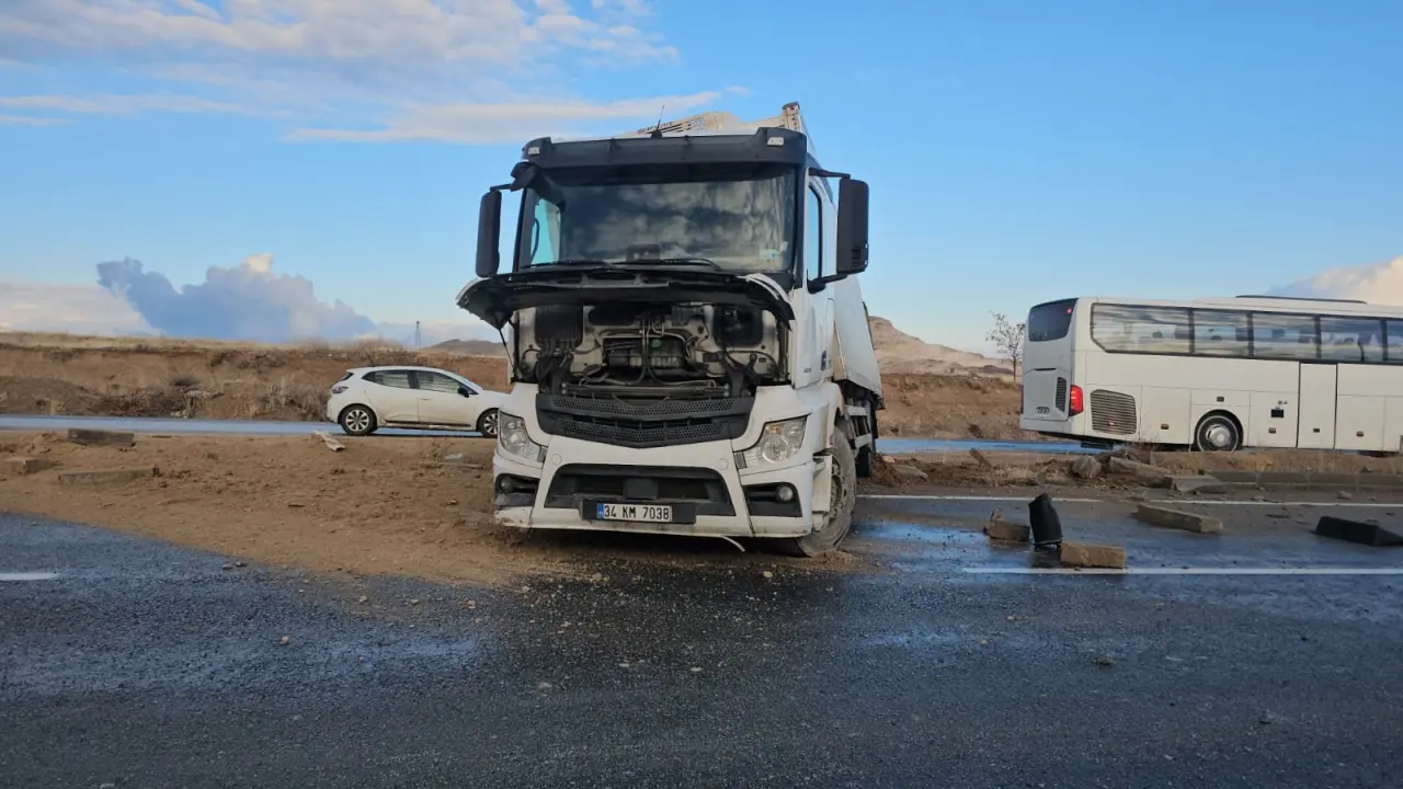 Van’da sis ve buzlanma kabusu: 6 araç peş peşe çarpıştı! 10