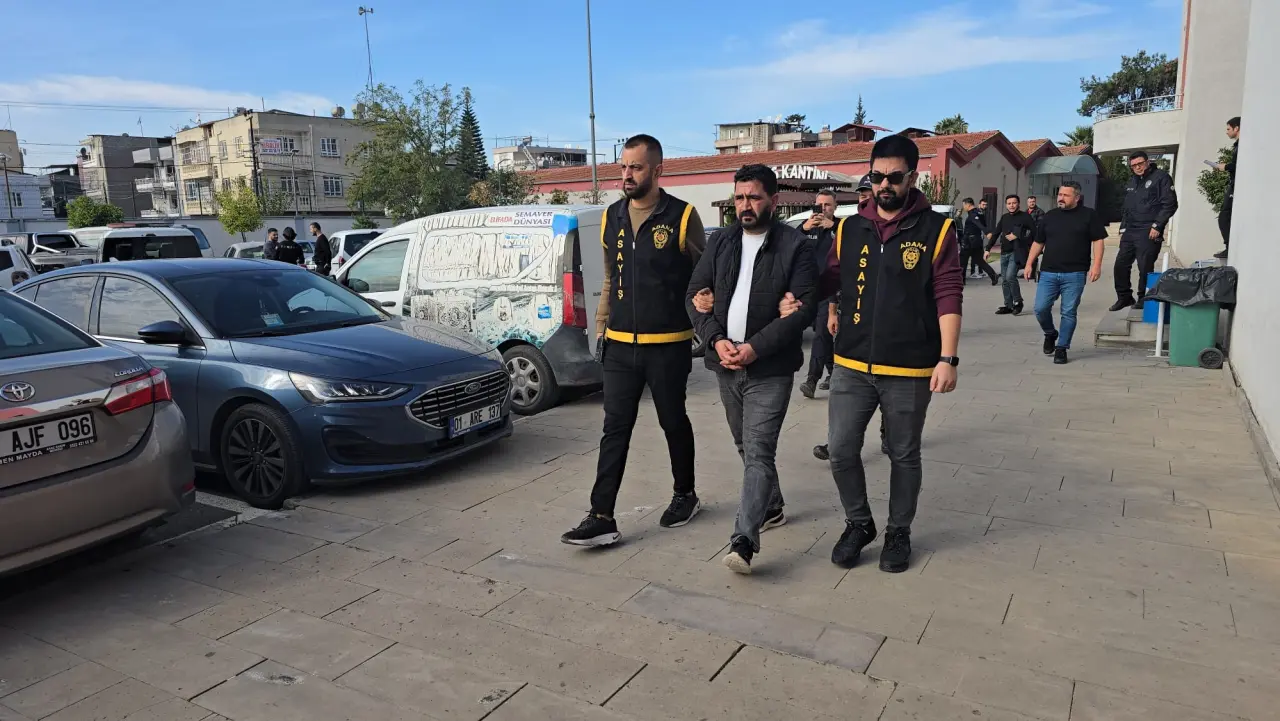 Adana’da 179 suçtan aranan firari, AVM’de rahat rahat gezerken göründü! 1