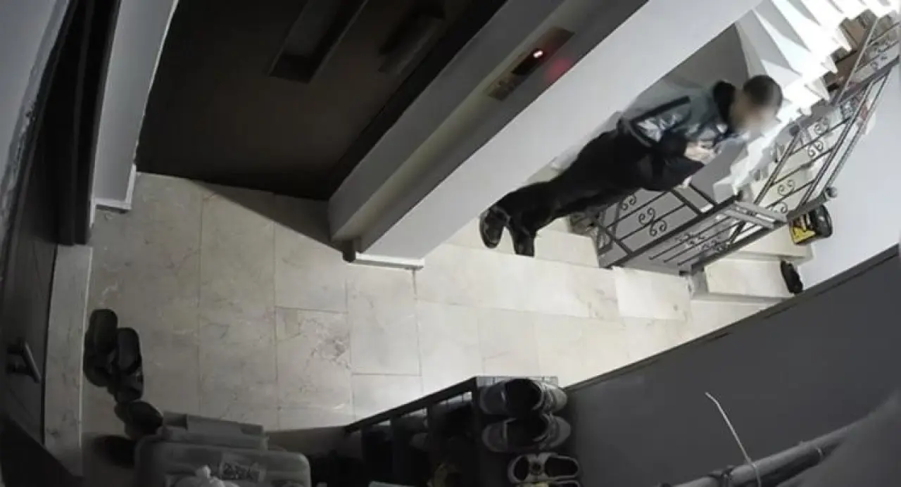 Sultangazi’de hırsızlar ayakkabıları poşet poşet çaldı! 3