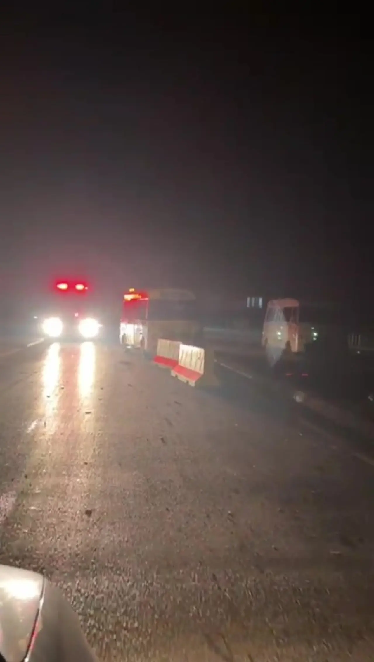 Dava yolu kapattı! İtfaiye yangına geç kaldı 2