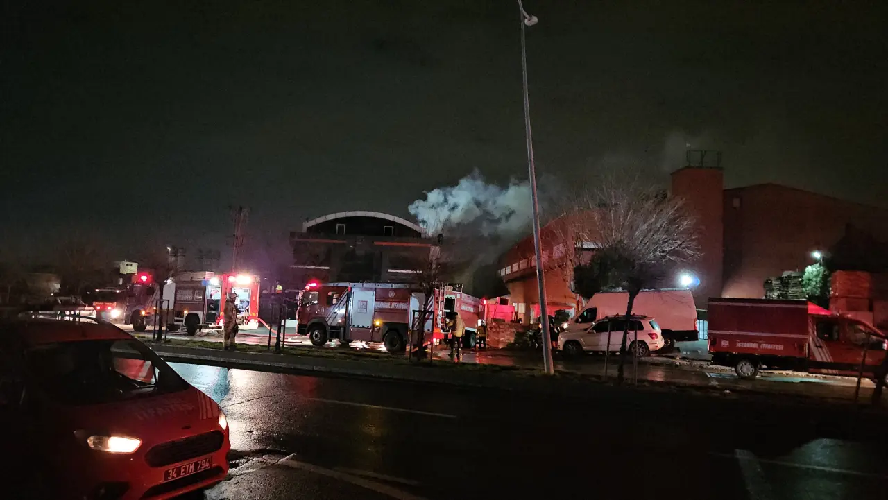 Esenyurt'ta 6 saatlik yangın kabusu! Tüpler tek tek patladı 2