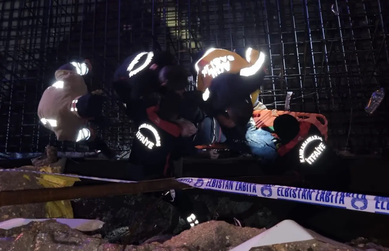 6 Metrelik derinlikte mahsur kaldı! Vatandaşlar yardıma koştu 1