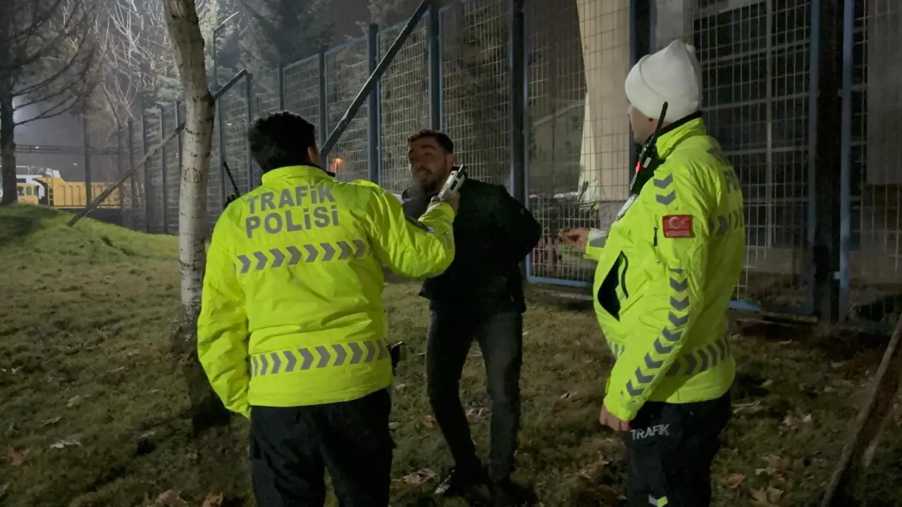 Kaçtı, yalvardı, cezayı yemekten kurtulamadı! Alkollü sürücü polise zor anlar yaşattı 2