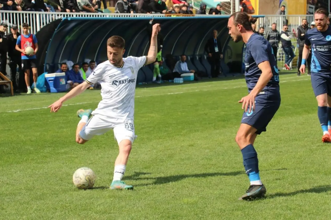 Kocaeli’de tartışma kanlı bitti! Genç futbolcuya sokak ortasında silahlı saldırı 2