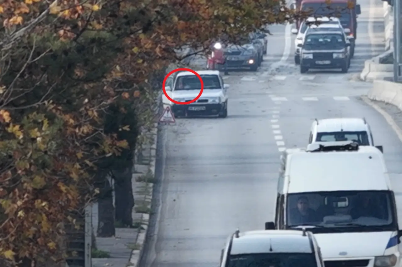 Ehliyetsiz sürücü Drone’dan kaçamadı, ceza makbuzuyla hatıra fotoğrafı çektirdi! 4