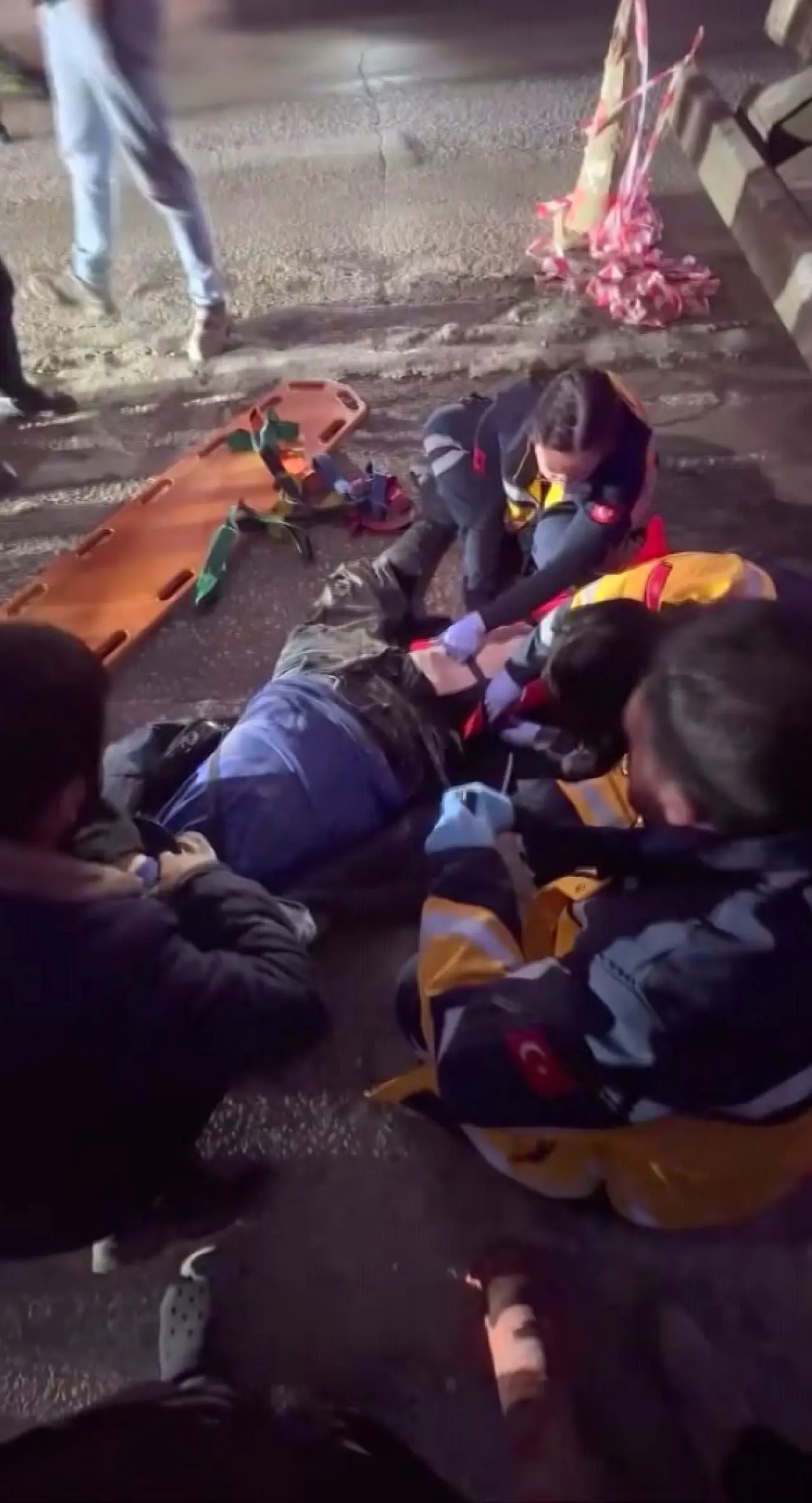 Üst geçitte korkunç ölüm! Motosiklet sürücüsü mikserin altında feci şekilde can verdi 1