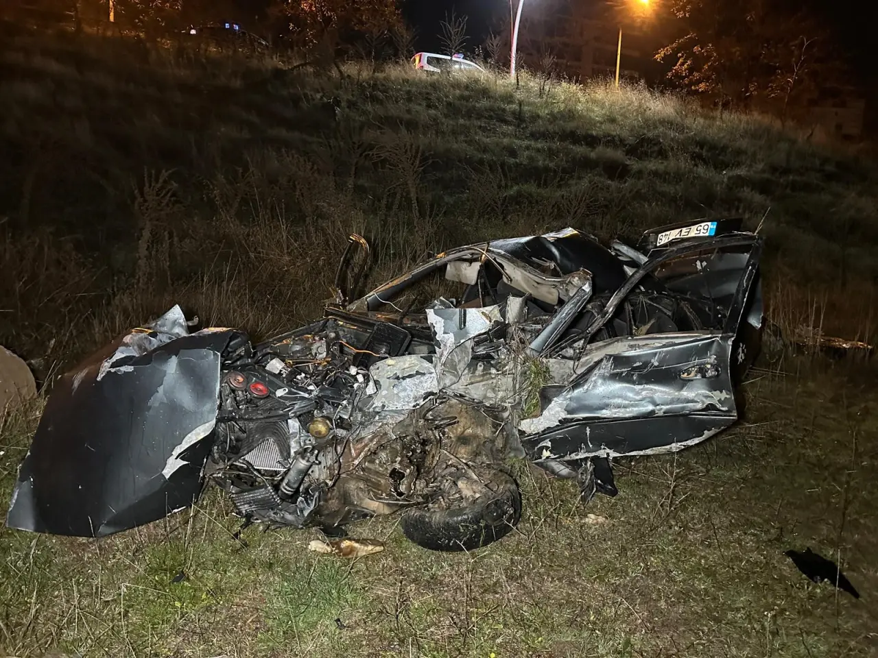 Gece yolculuğu felaketle bitti! Uşak’ta otomobil hurdaya döndü 6