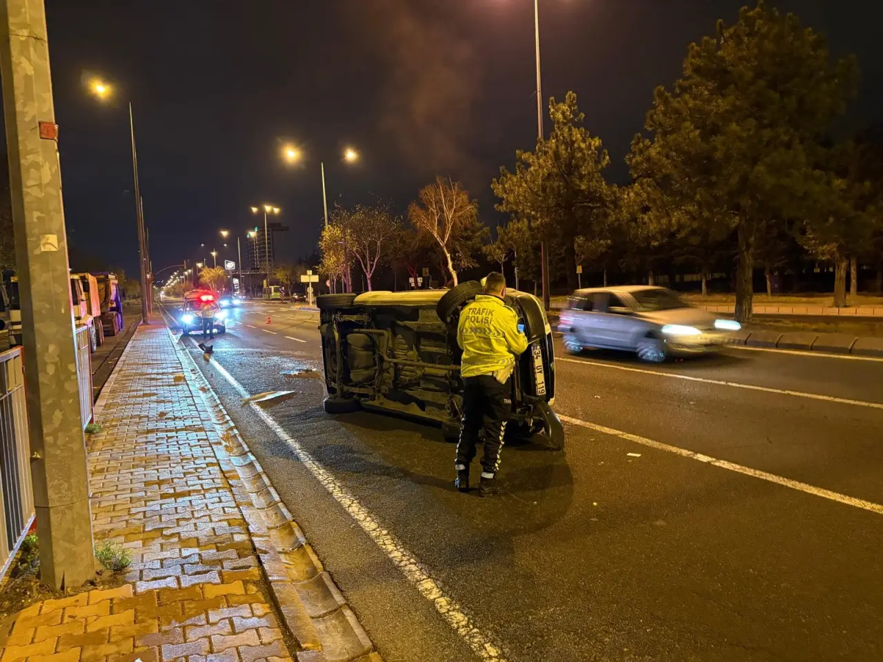 Kayseri'de şok kaza! Önüne köpek çıkan araç ters yattı 3