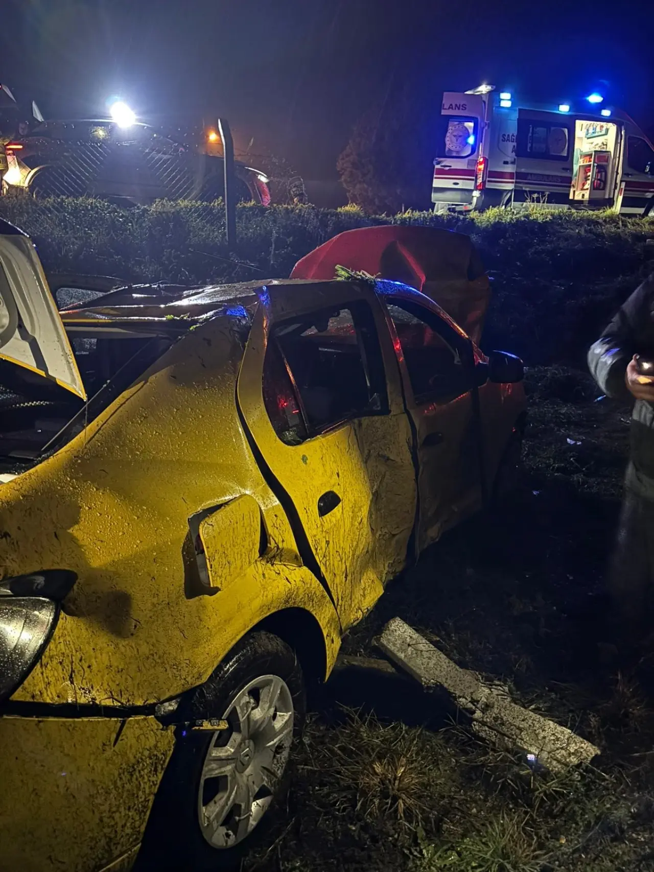 Aydın'da gece yarısı korkutan kaza! Ticari taksi tarlaya uçtu 2