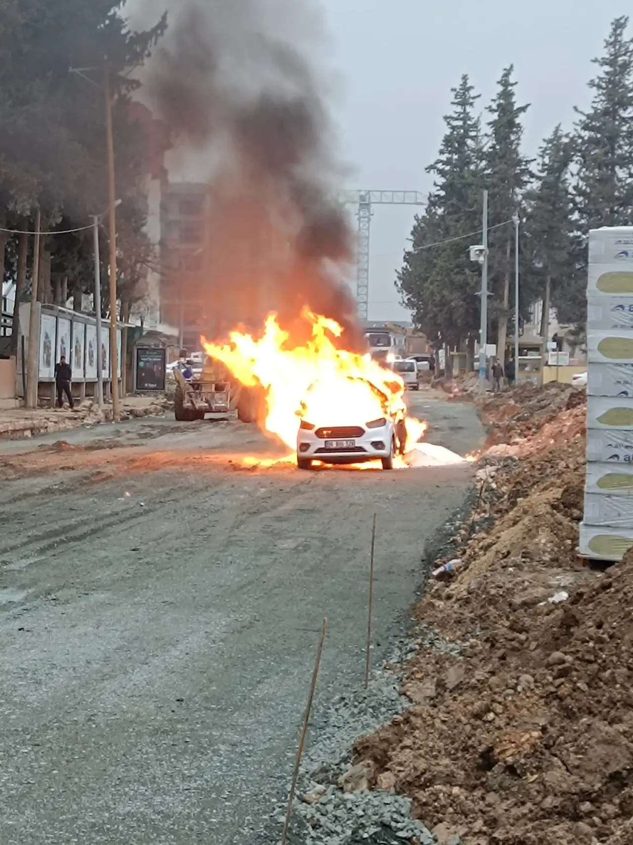 Hatay’da şantiye faciası! Doğalgaz sızıntısı aracı yaktı 1