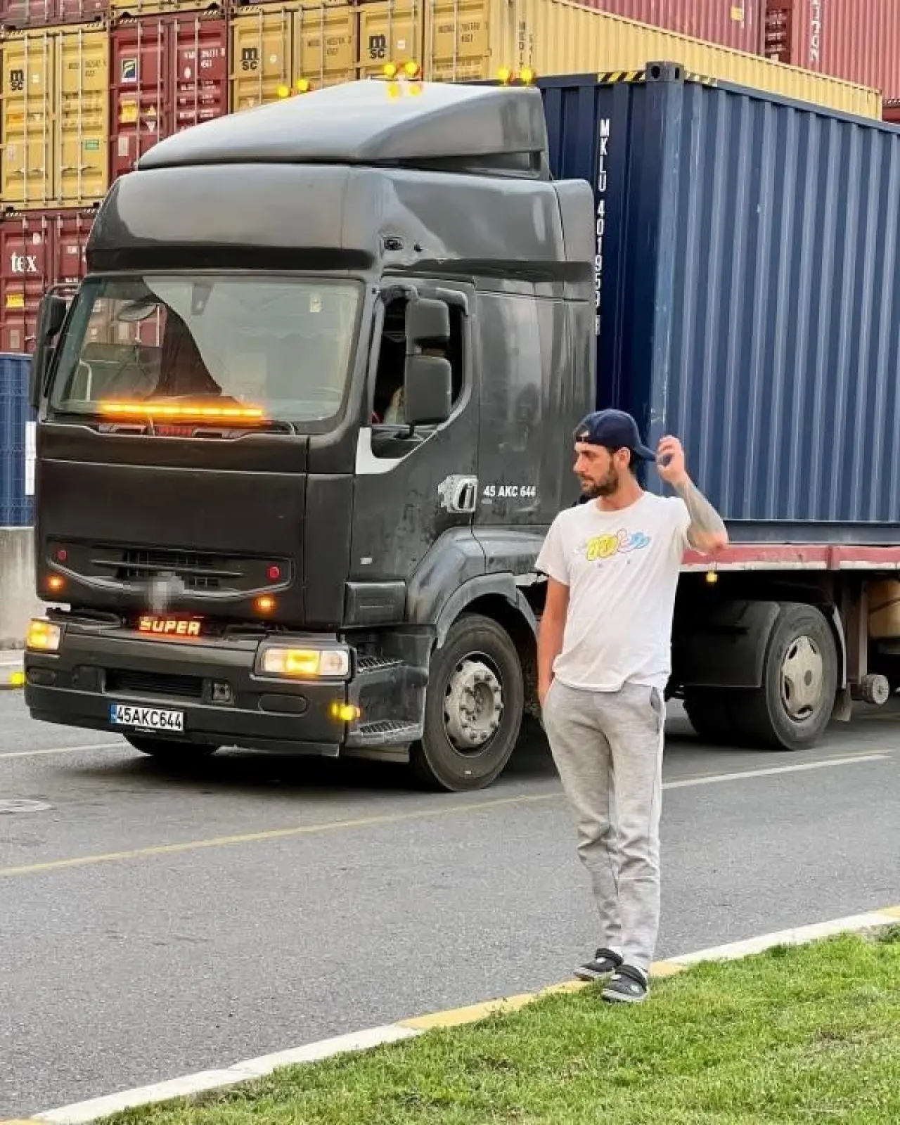 Aydın’da felaket gibi gece! Otoyoldan havalanan tır raylara çakıldı! 5