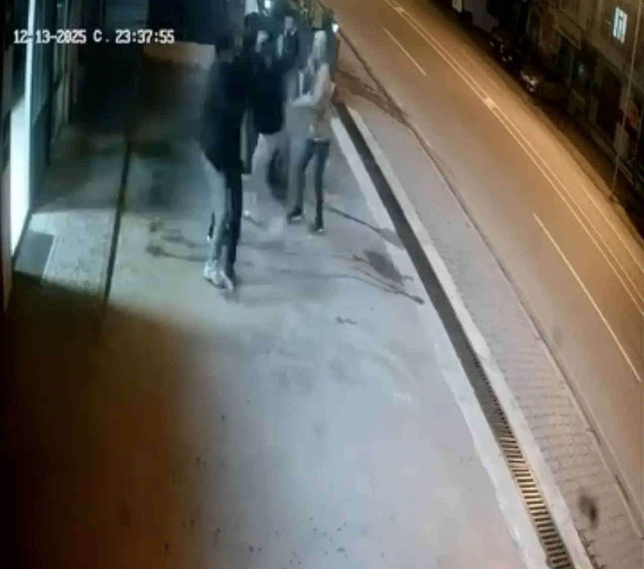 Elazığ Karakoçan’da dehşet anları! 4 Kişinin saldırısına uğradı 2