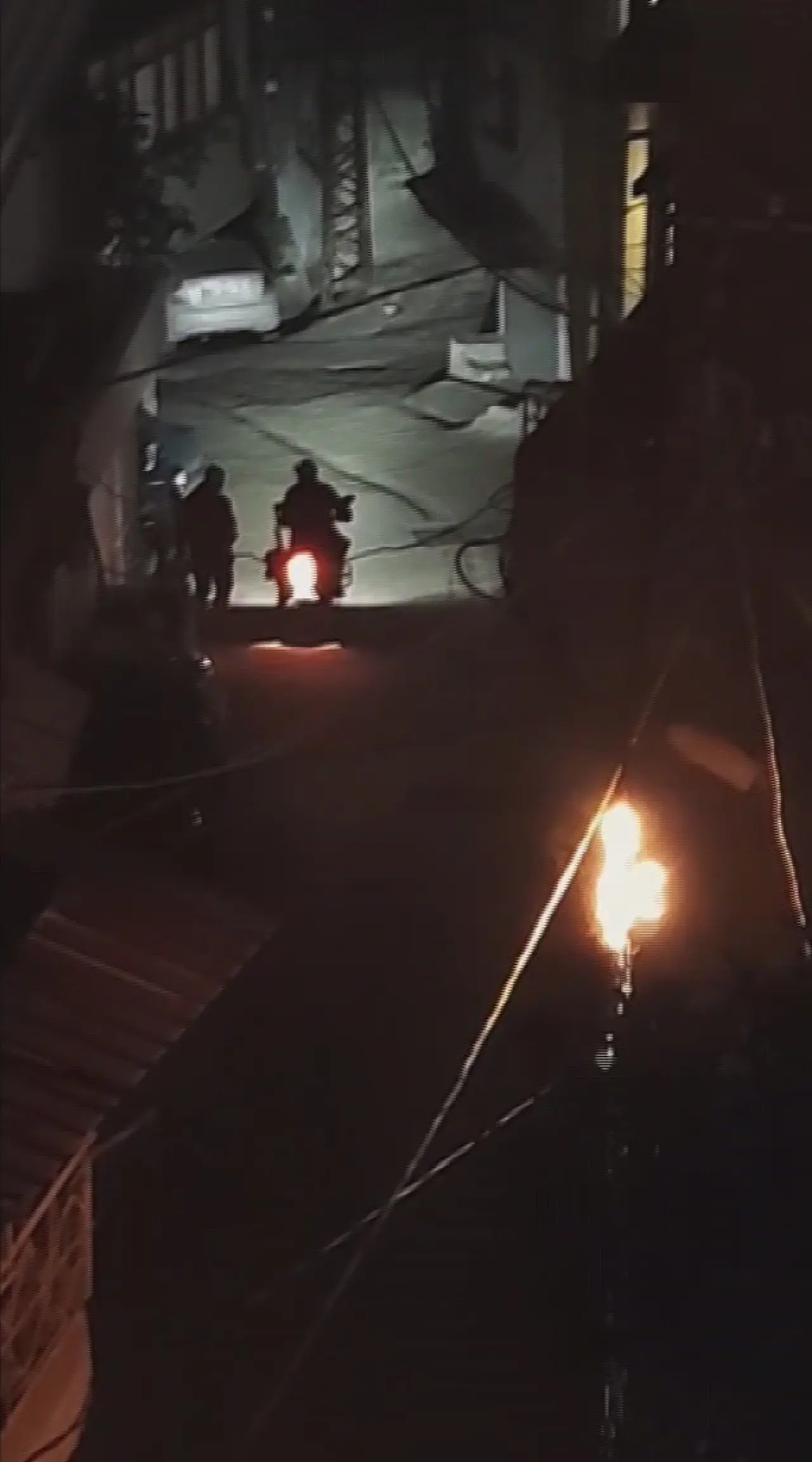 Hatay’da elektrik kabloları havai fişek gibi patladı: Geceyi gündüze çevirdi! 3