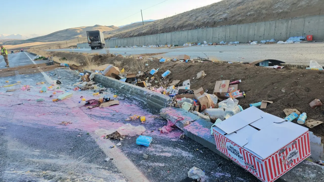 Van’da sis ve buzlanma kabusu: 6 araç peş peşe çarpıştı! 6