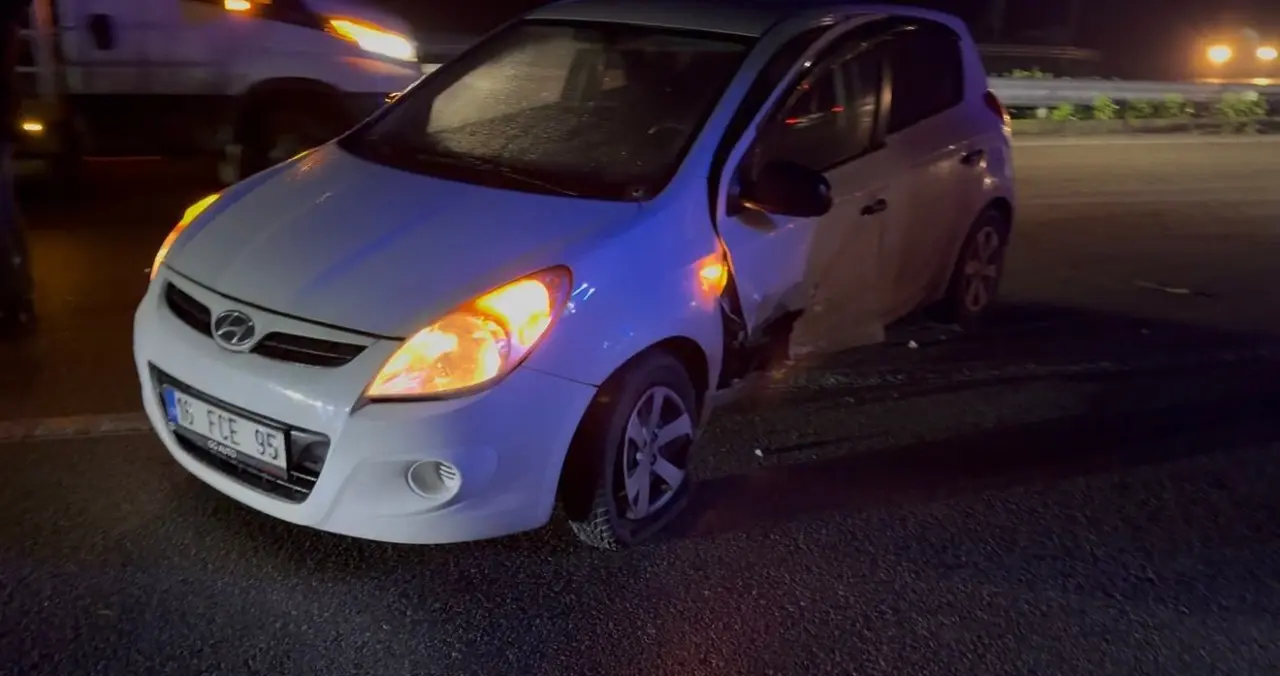 Direksiyon hâkimiyetini kaybetti! Karşı şeride savruldu 1