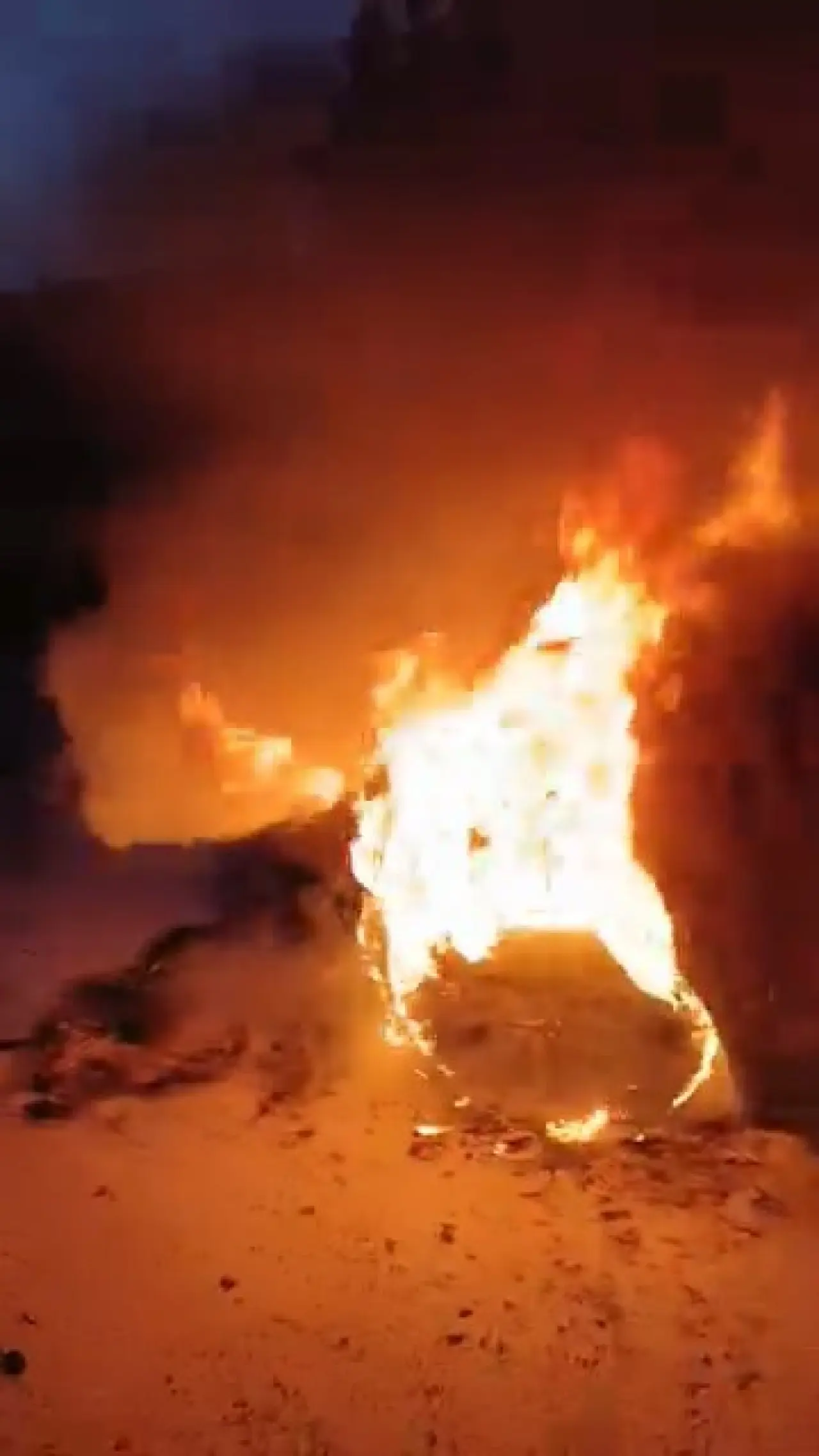 Bursa'da seyir halindeki otomobil alev alev yandı! Sürücü canını zor kurtardı 1