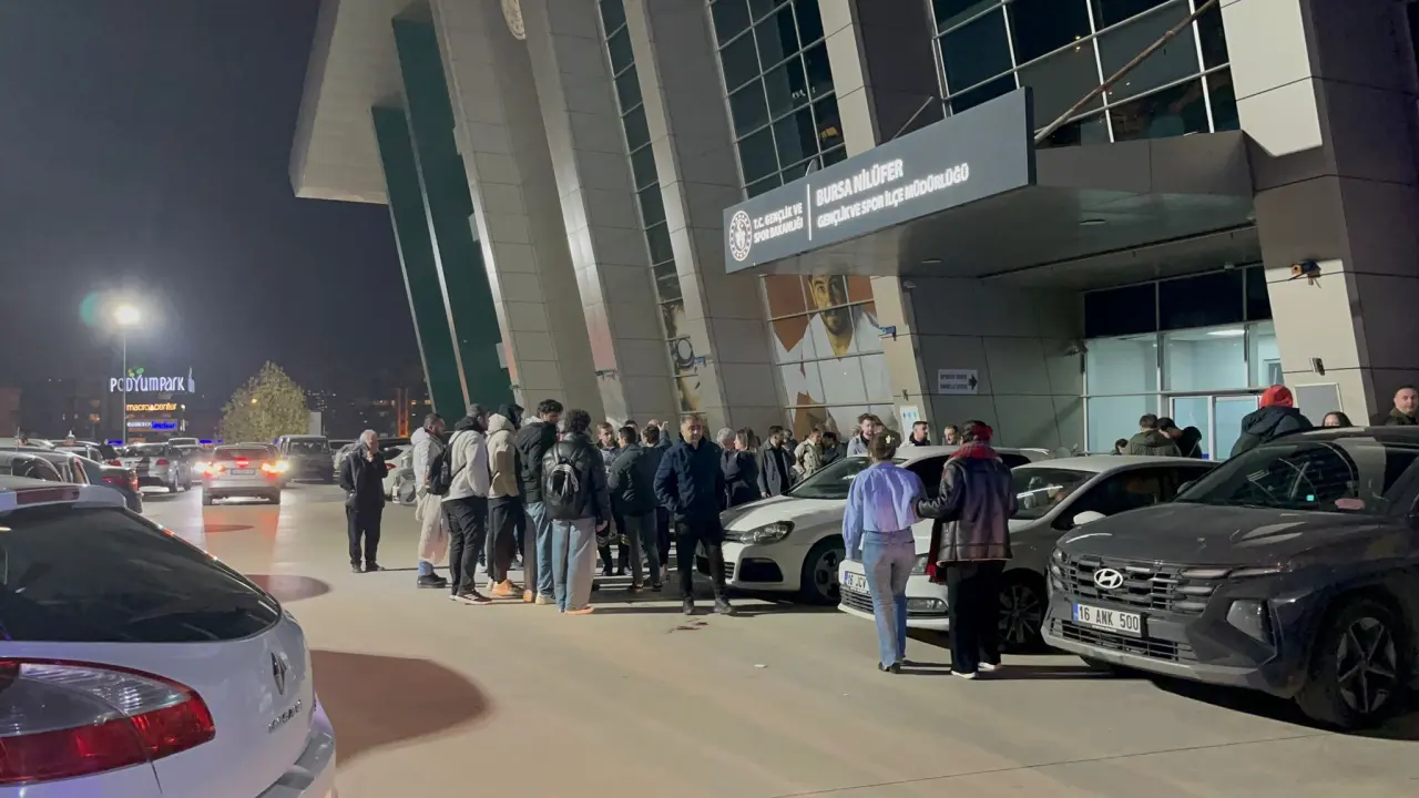 Bursa'da spor salonu adeta Teksas’a döndü: Koltuk ipi kavgası bıçaklı çatışmaya dönüştü 2