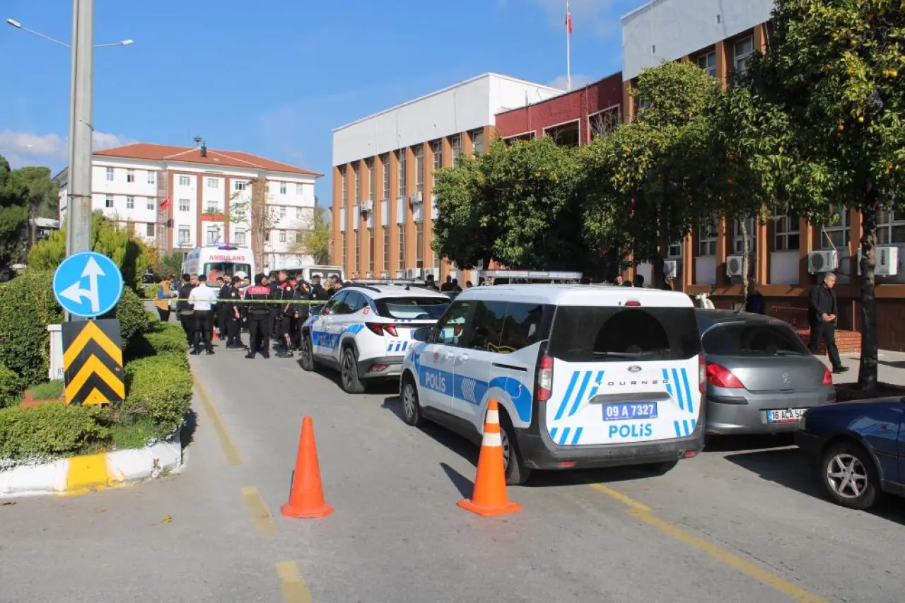 Boşanma duruşmasından çıkan çiftin yolları kanlı bitti! 3