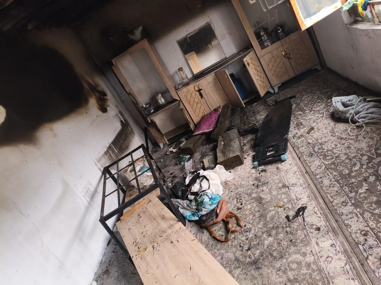 Şanlıurfa'da gizemli yangın! 14 kişilik aile komşuya sığındı, bebek yanarak yaralandı 4