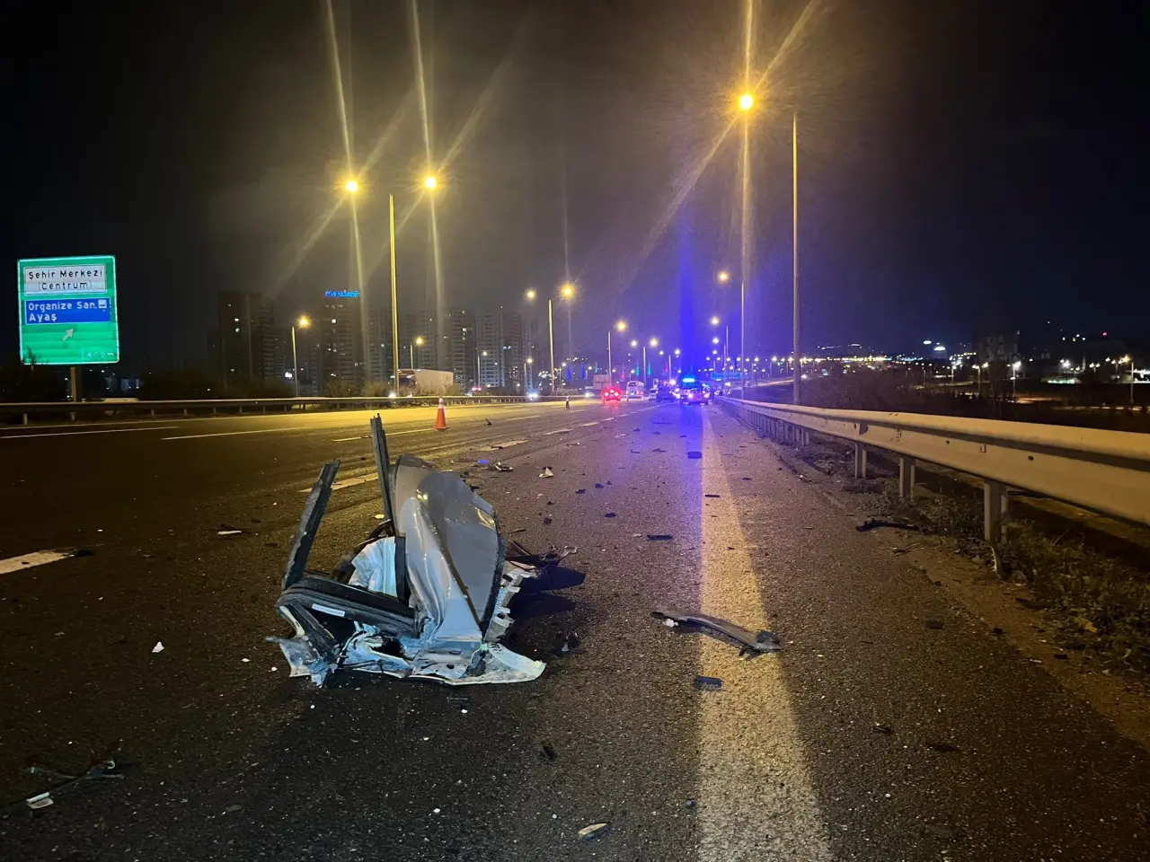 Eryaman’da korkunç kaza! Otomobil tıra çarpıp 300 metre sürüklendi 4